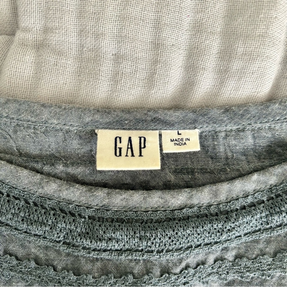GAP Women’s Light Blue Cotton Chambray Embroidered Bohemian Blouse Sz L - Picture 4 of 7